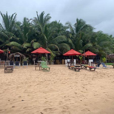 Canoe Beach Resort Тангалла Экстерьер фото