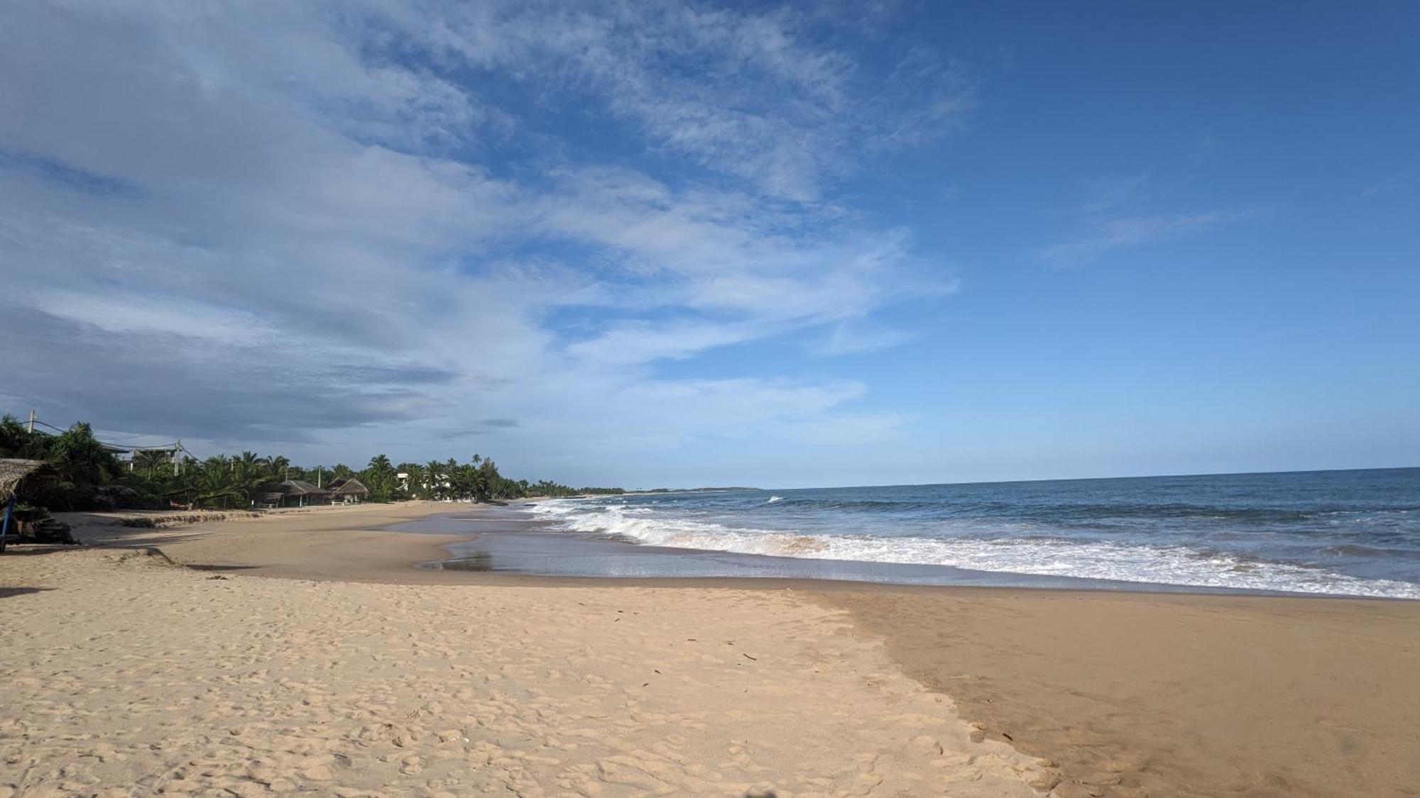 Canoe Beach Resort Тангалла Экстерьер фото