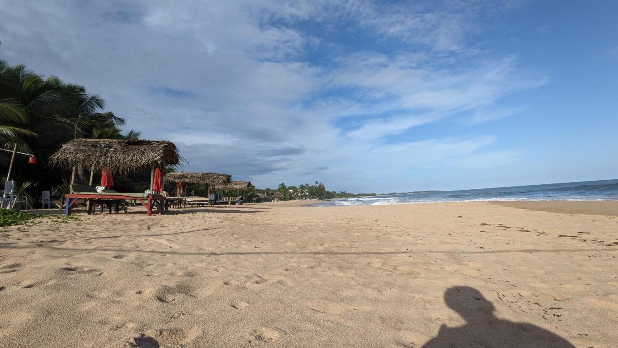 Canoe Beach Resort Тангалла Экстерьер фото