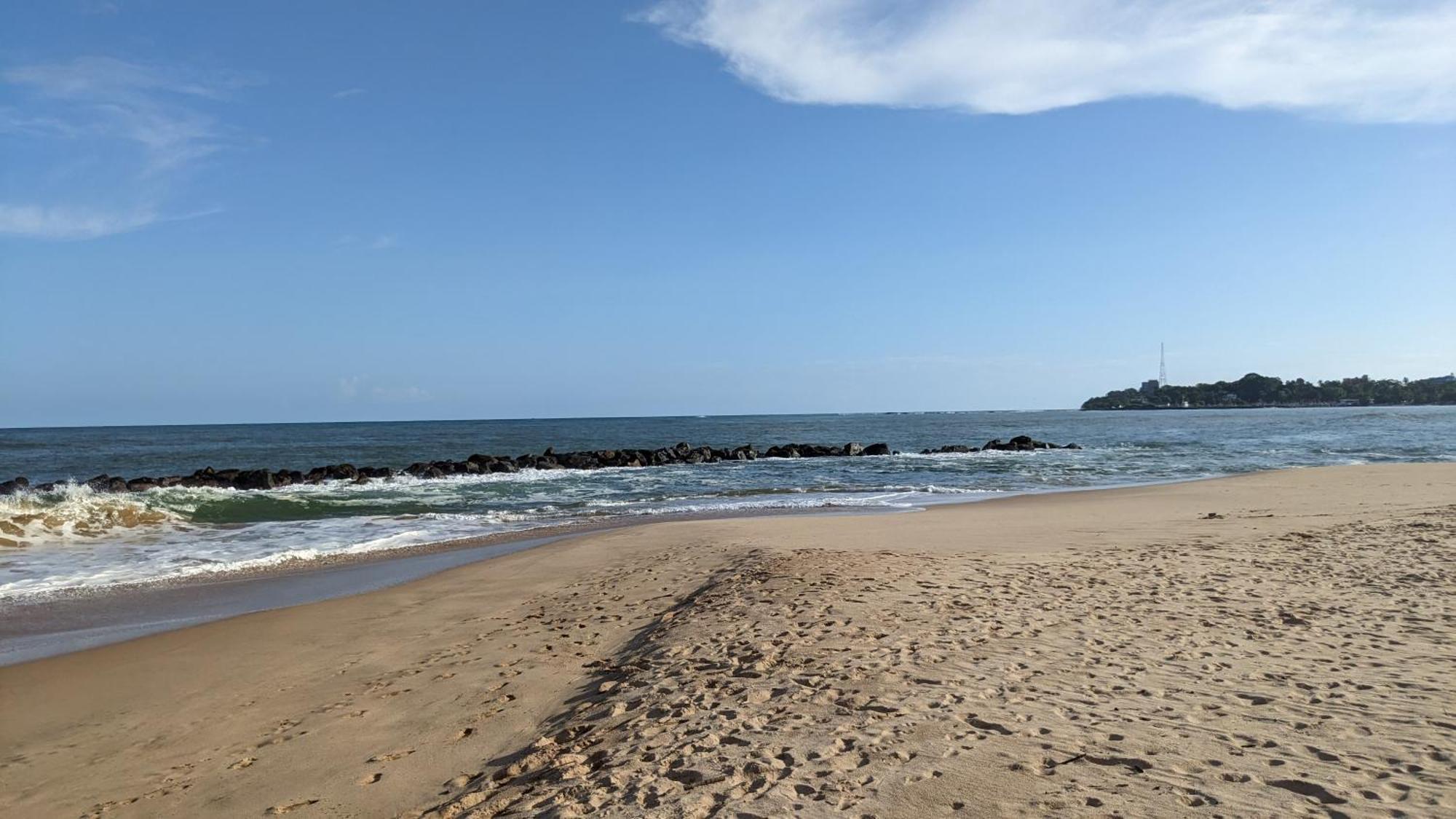 Canoe Beach Resort Тангалла Экстерьер фото