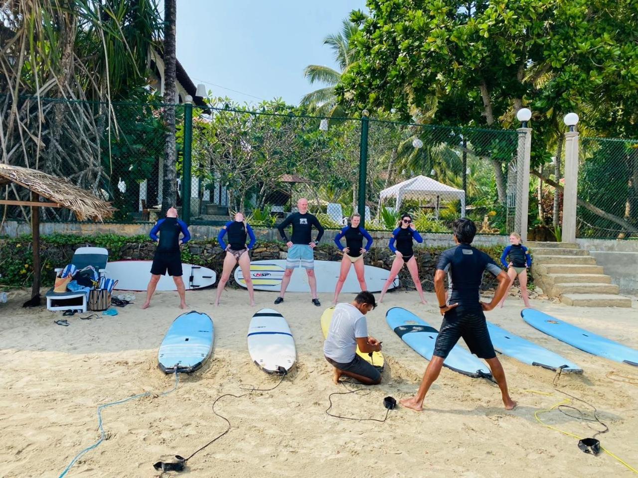 Canoe Beach Resort Тангалла Экстерьер фото