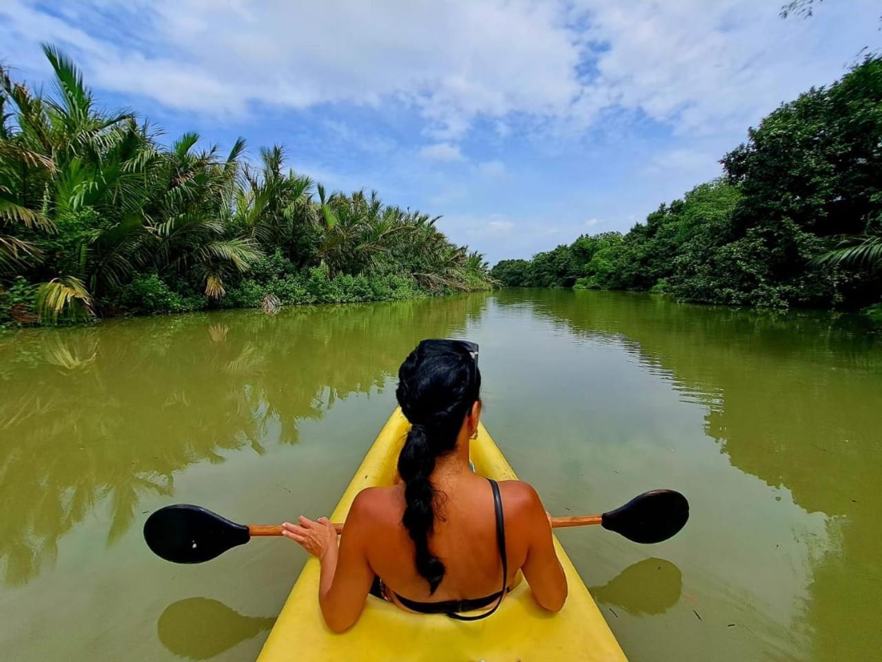 Canoe Beach Resort Тангалла Экстерьер фото