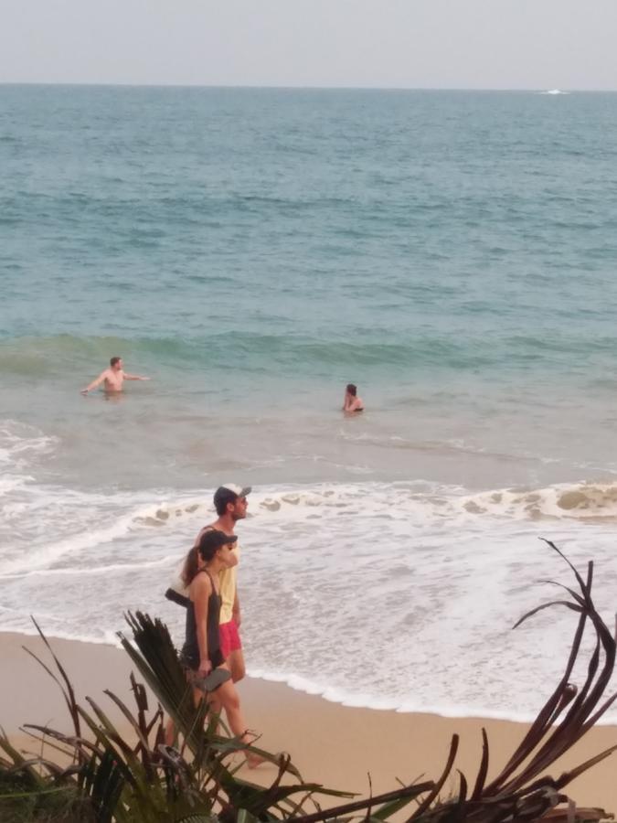 Canoe Beach Resort Тангалла Экстерьер фото