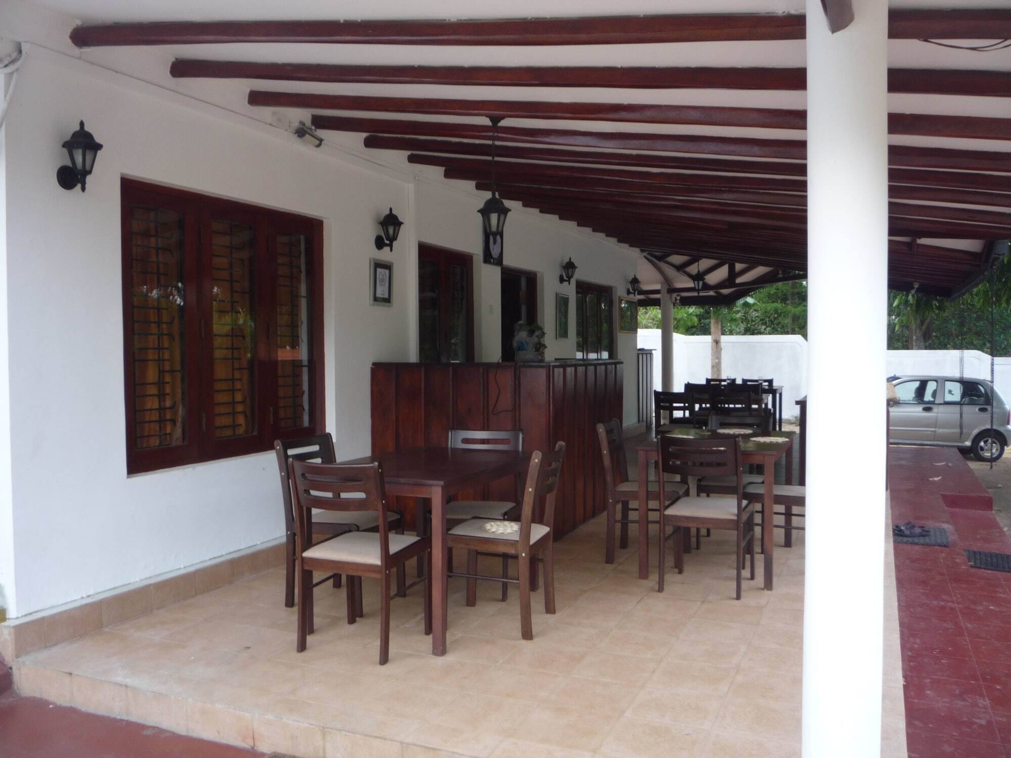 Canoe Beach Resort Тангалла Экстерьер фото
